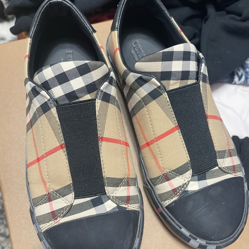 Kids Burberry slip on